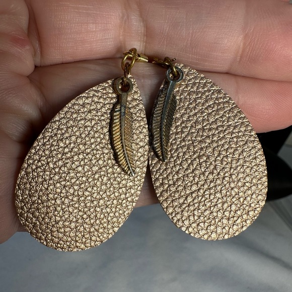 Three pairs of boho casual chic earrings - Picture 11 of 11